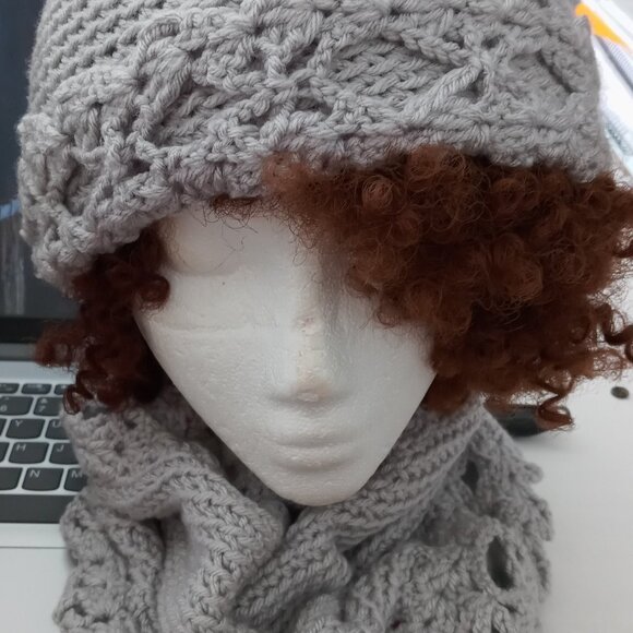 BEENIE & NECK SCARF SET - Picture 1 of 4